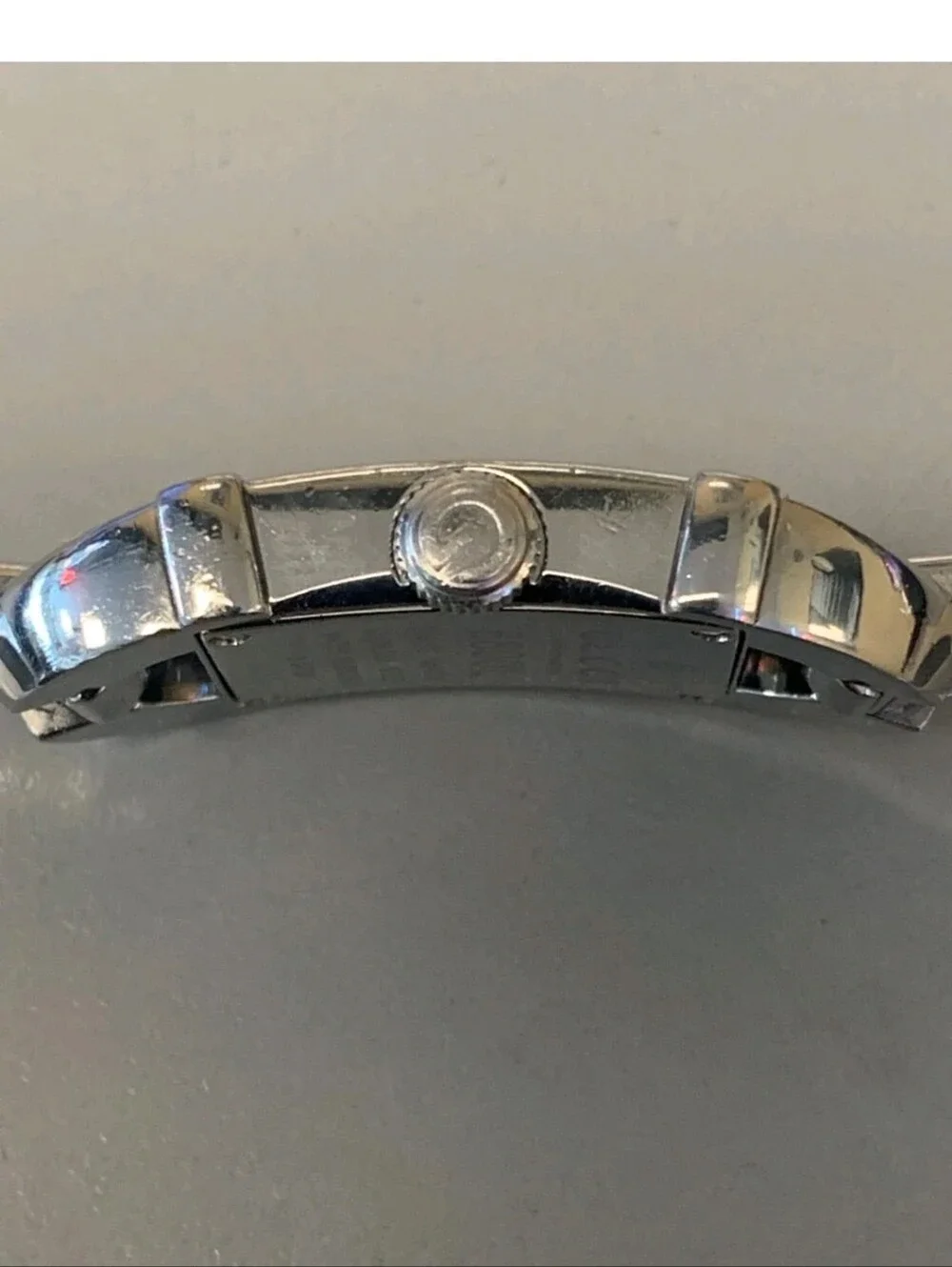 Gucci 6800L Bangle Watch:
